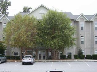3004 Greystone Pointe #B, Greensboro, NC 27410