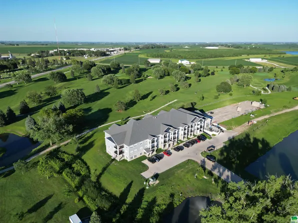 201 Sunrise Park Rd Unit 104, Storm Lake, IA 50588