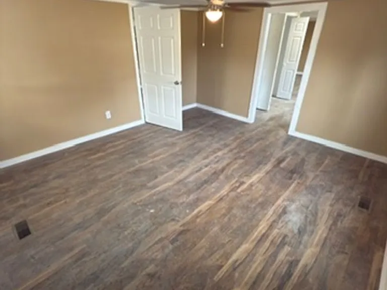 1904 Rayburn Ave — Photo 18