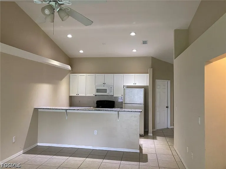 429 SE 24th Ave — Photo 2