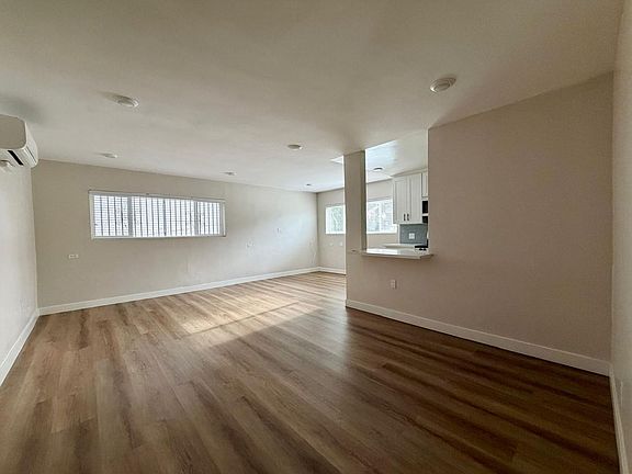 3rd image of 10877 Rose Ave APT 9