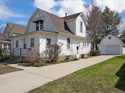 416 S Iowa St, Charles City, IA, 50616