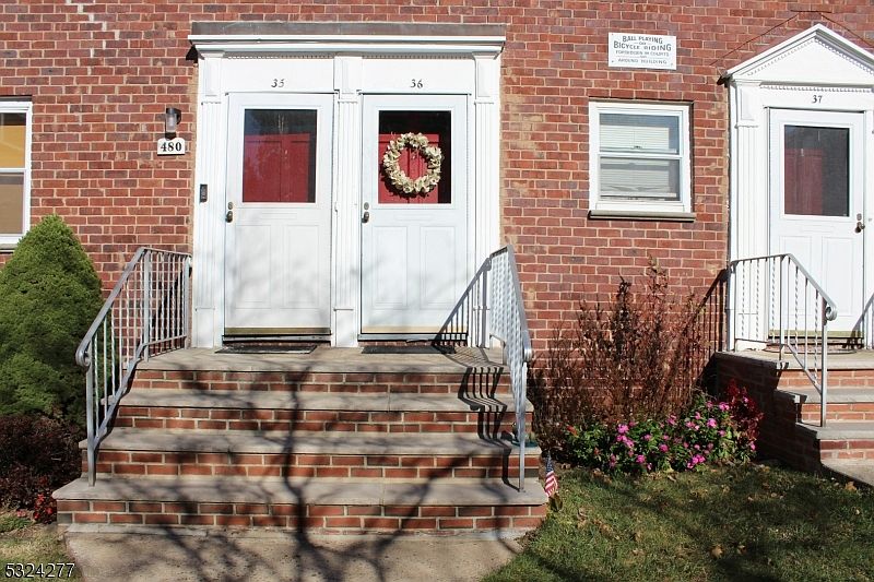 1st image of 480 Crestwood Ave #36
