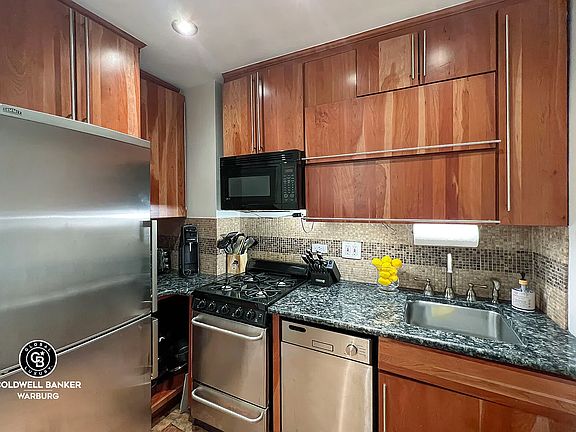 4th image of 60 E 9th St #441