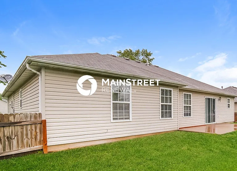 715 Country Ln — Photo 16