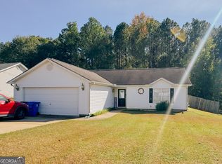 69 Canterbury Dr, Grantville, GA 30220
