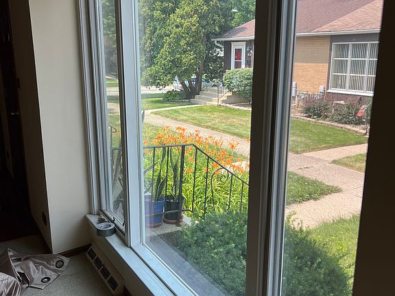 5th image of 613 Nelson Ln