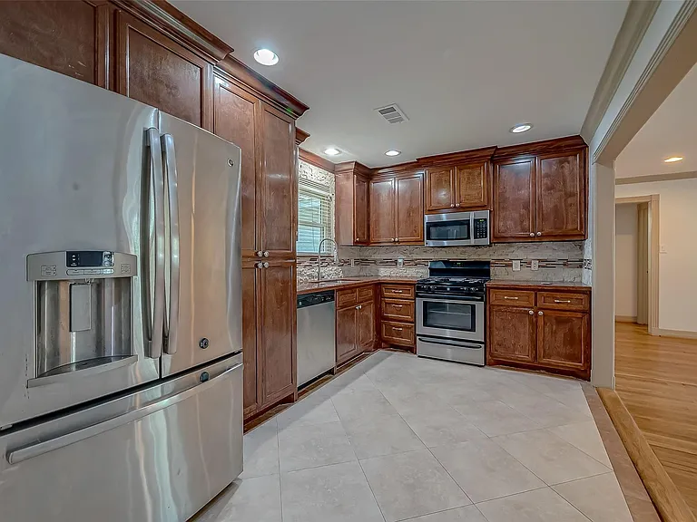 5706 Carew St — Photo 15