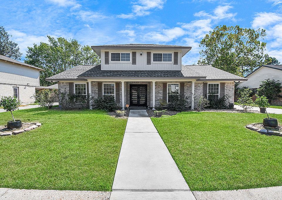 1st image of 216 Palm Aire Dr