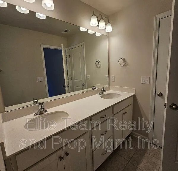 3108 Cheyney Park Dr — Photo 36