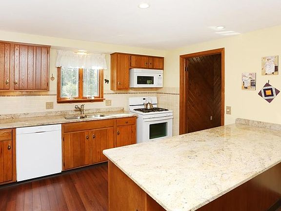 2nd image of 25 Bluebird Ln