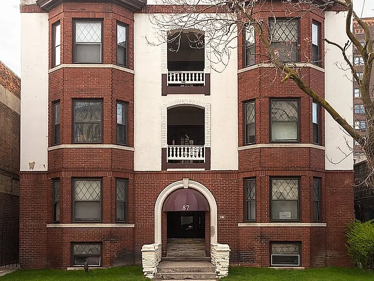 Arts and Crafts Apartments — Photo 1