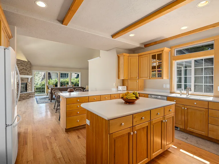 Kitchen - Main Floor