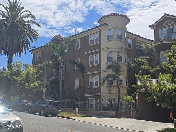 3rd image of 917 S New Hampshire Ave Unit 301