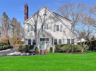 156 Bayway Ave, Brightwaters, NY 11718
