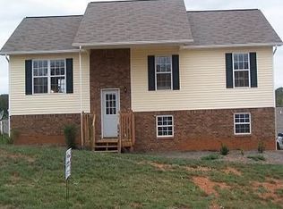 210 Tristan Ln, Dandridge, TN 37725