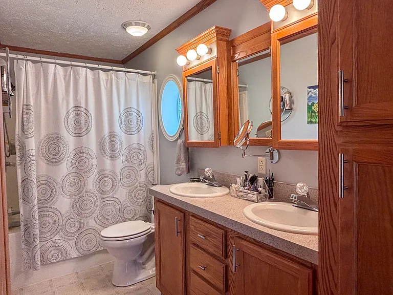 928 Jeremy St — Photo 13