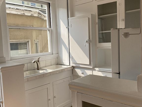 3rd image of 306 Fair Oaks St #7