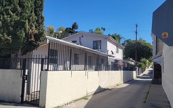 3rd image of 1458 Silver Lake Blvd