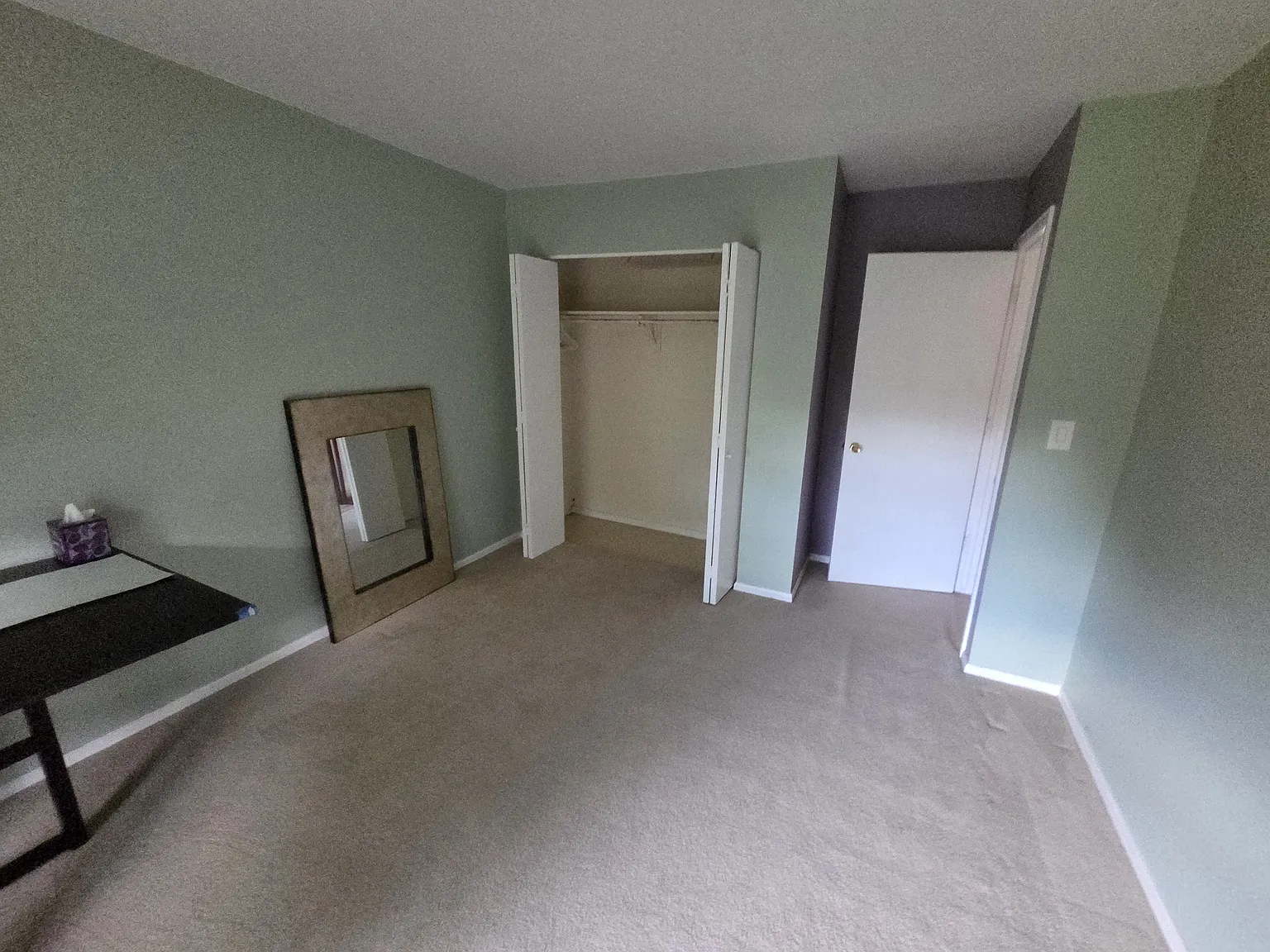4 bed, 3.5 bath, 1550 sqft, $900 — Photo 2