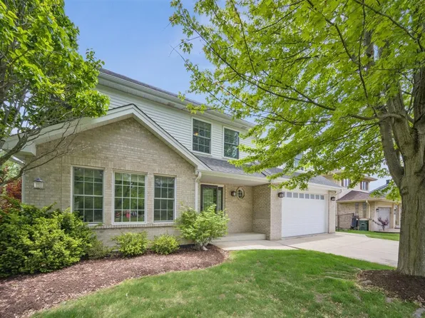 9013 Charing Cross Rd, Woodridge, IL 60517