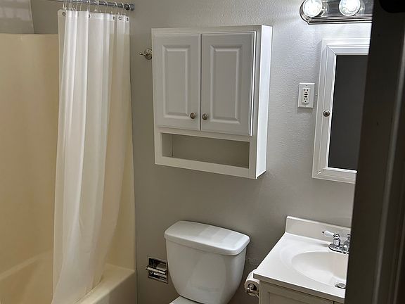 5th image of 605 Sunset Ln APT 4