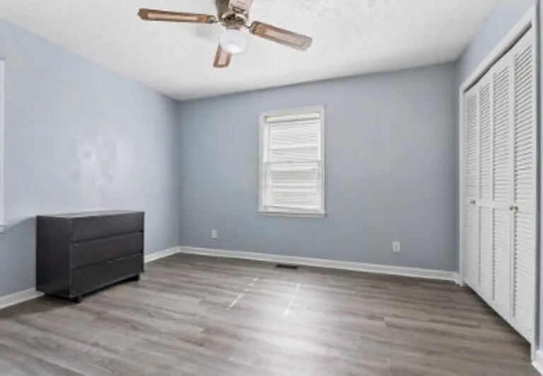 1708 N Poplar St — Photo 15