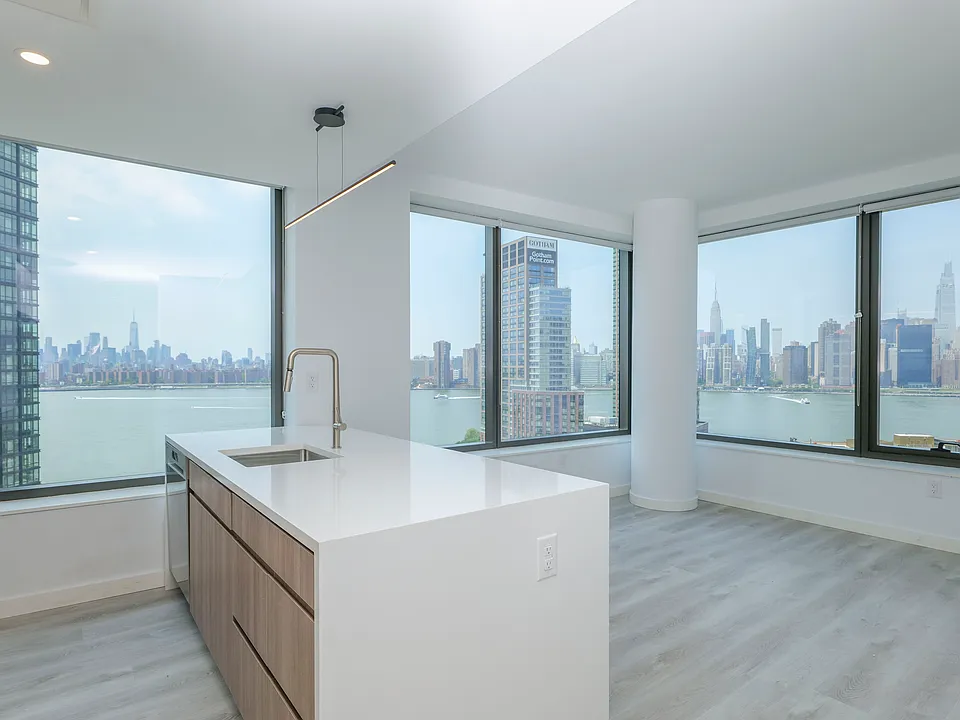 87 Commercial St #4006N