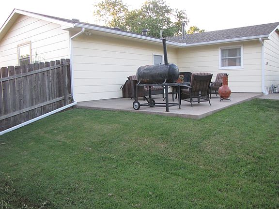 2nd image of 10 N Harris Dr