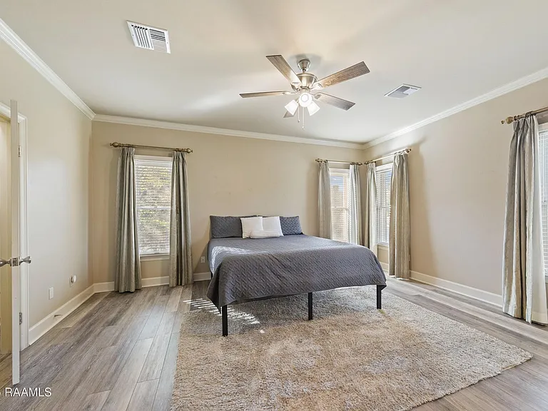 531 Esplanade Dr — Photo 6