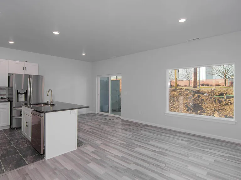 12402 E Broadway Ave — Photo 3