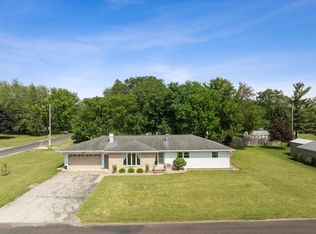 203 Winget Dr, Colfax, IL 61728