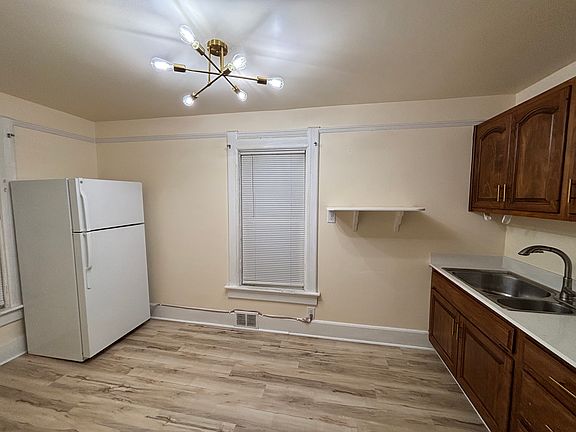 3rd image of 1723 N Cass St #2