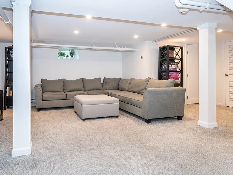 17 Bonnett Ave — Photo 38