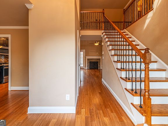 2nd image of 6432 Ivey Chase SE