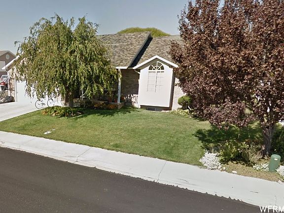 3rd image of 1513 E Dover Dr