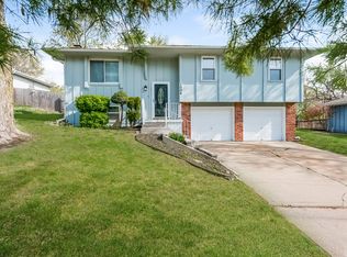 1004 NE Chipman Rd, Lees Summit, MO 64086