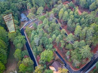 32 Village Cir W, Franklin, NC 28734