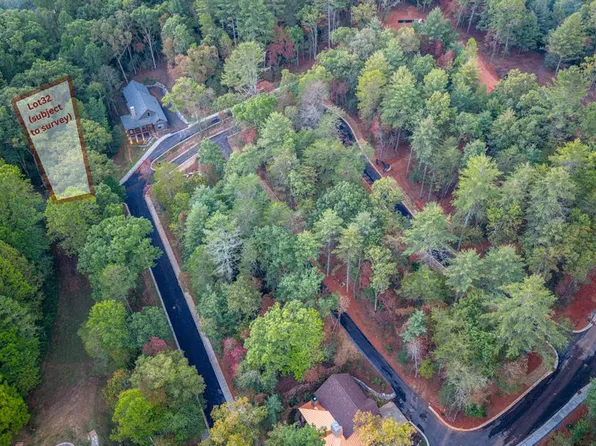 32 Village Cir W, Franklin, NC 28734