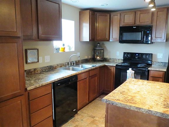 Kitchen with All Appliances!