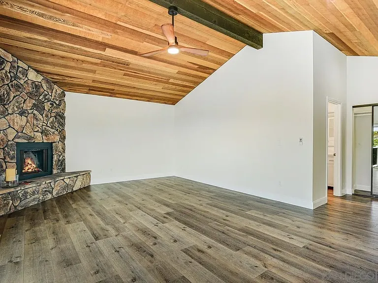 1935 Nautilus St — Photo 22