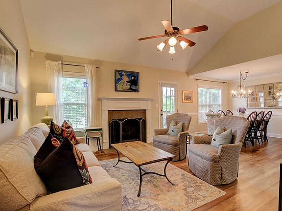 4th image of 3161 Hawthorn Dr