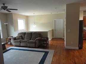 3rd image of 216 Holland View Dr