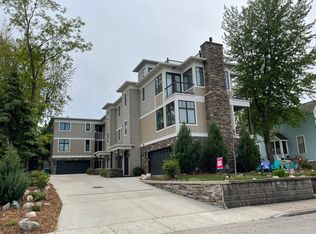 10 Clinton Ave #2, Grand Haven, MI 49417
