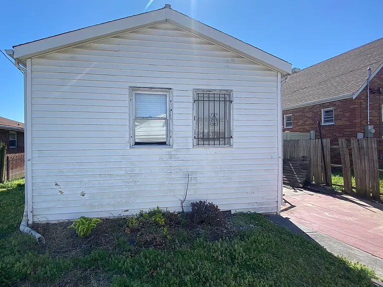 4547 Bessie Ave — Photo 17