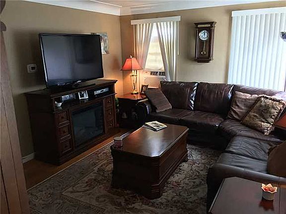 3rd image of 3667 Sherbrooke Rd