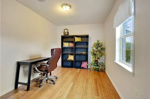3rd image of 350 Barkwood Cir