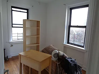 Rented by Zikos Realty Services