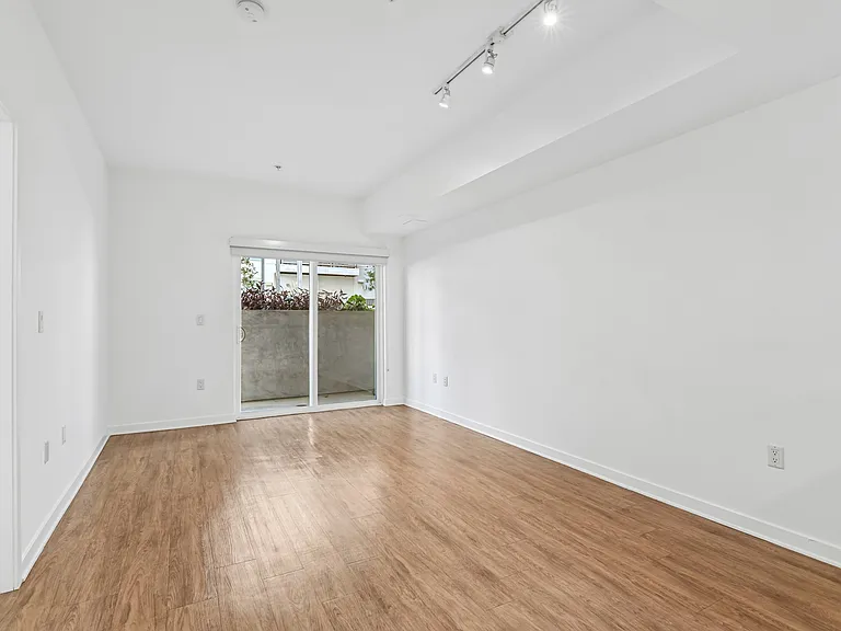 Onyx Glendale — Photo 35