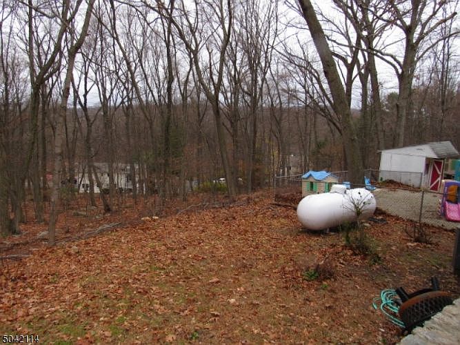 2nd image of 10 Knoll Dr